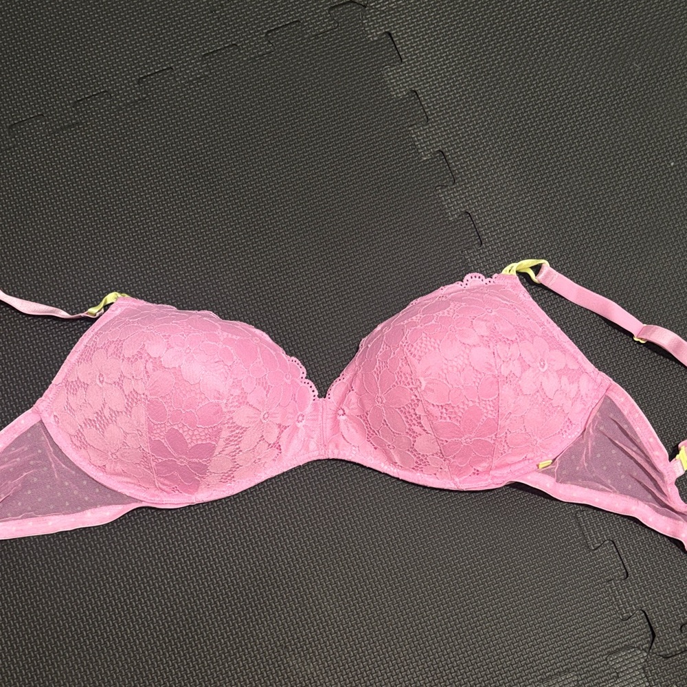 PINK Victoria's Secret Lace Bra in Soft Pink